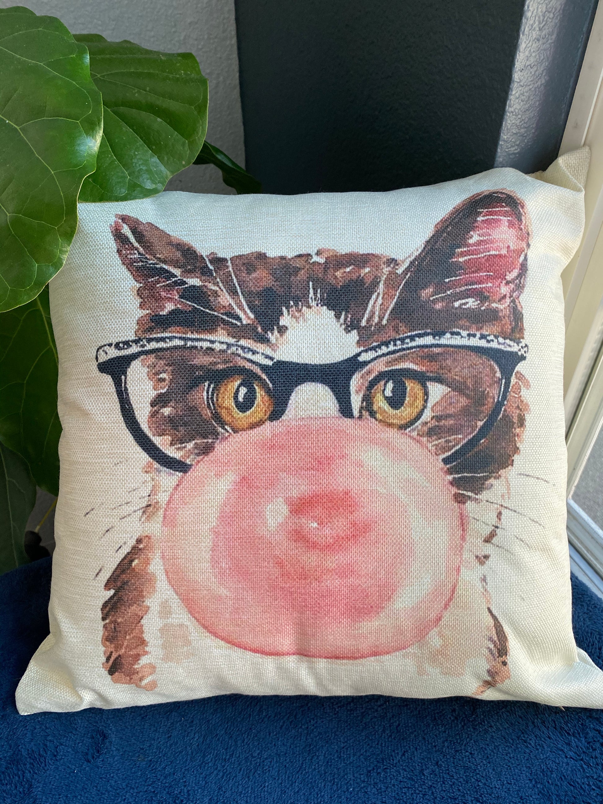 Lovely Tabby Cat With Pink Bubble Throw Pillow Cover