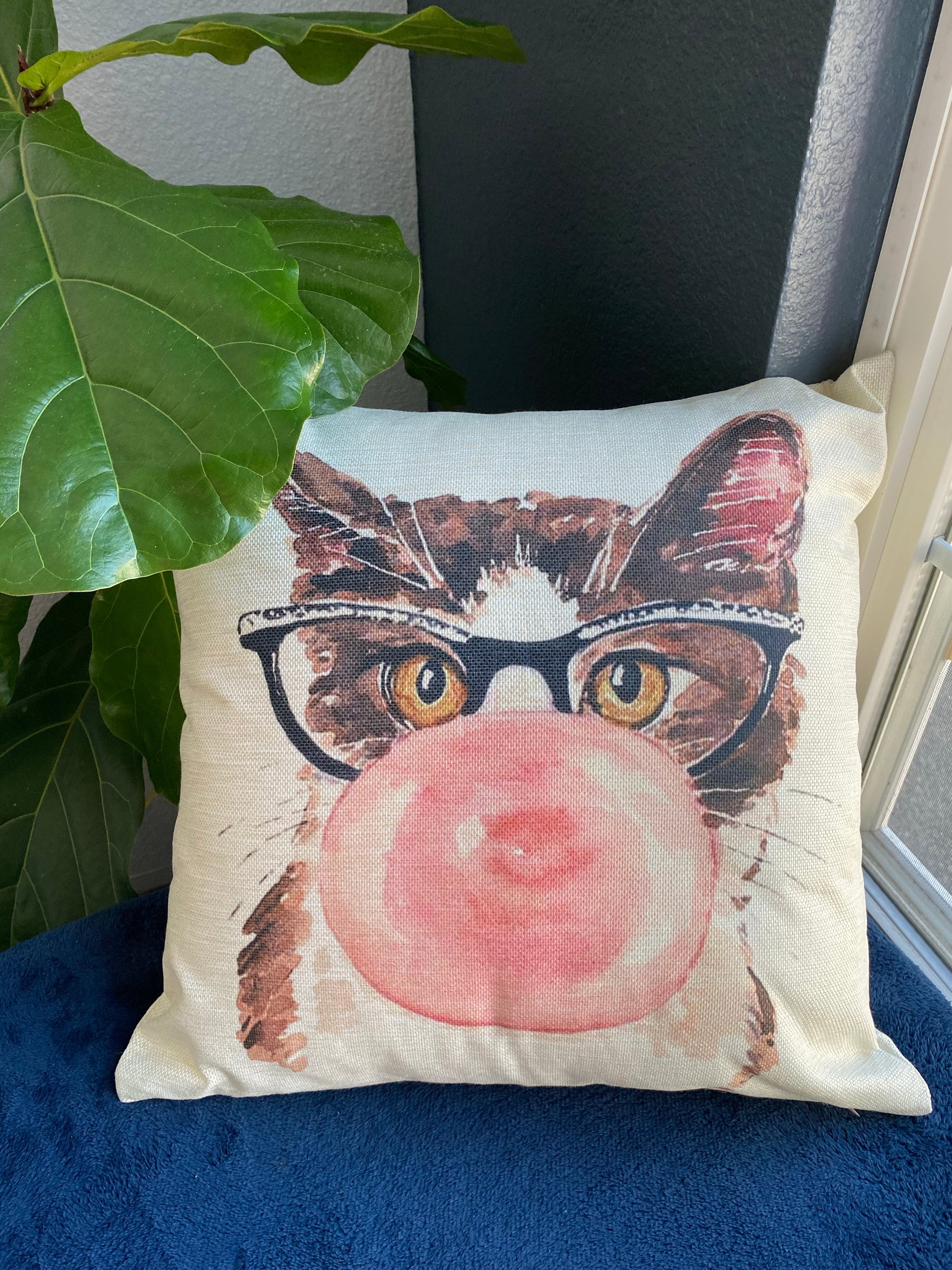 Lovely Tabby Cat With Pink Bubble Throw Pillow Cover
