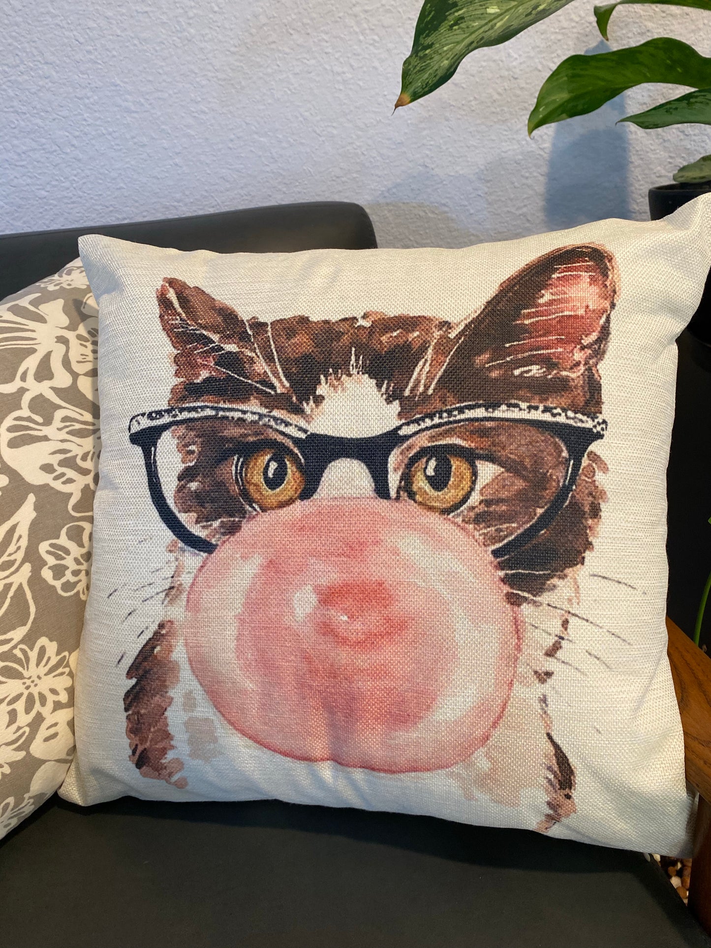 Lovely Tabby Cat With Pink Bubble Throw Pillow Cover